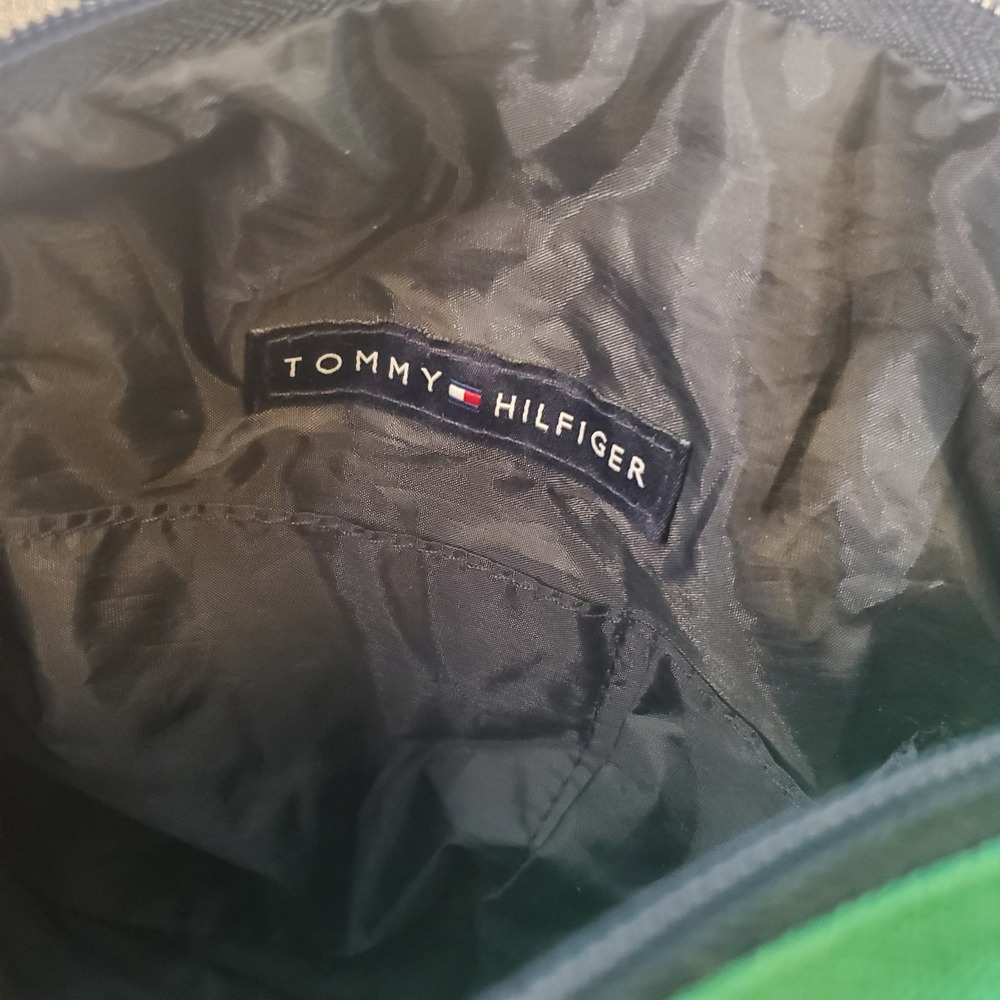 Tommy Hilfiger Denim Green Canvas Duffle Bag Griffin Crest 1985 Gym Travel Zip - Picture 14 of 14